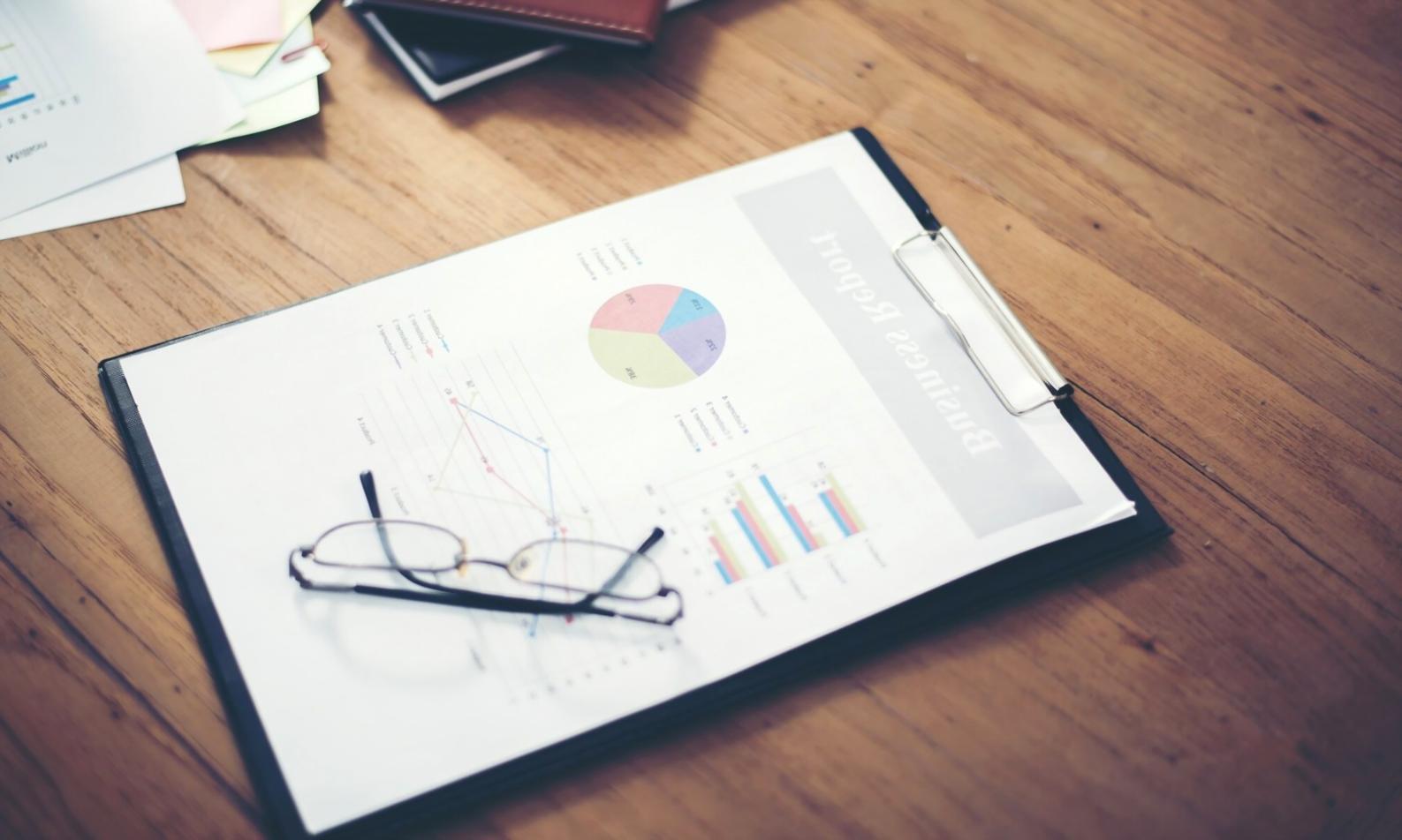 SEO Strategie Arbeitsumgebung mit Analyse-Tools und Content-Planung